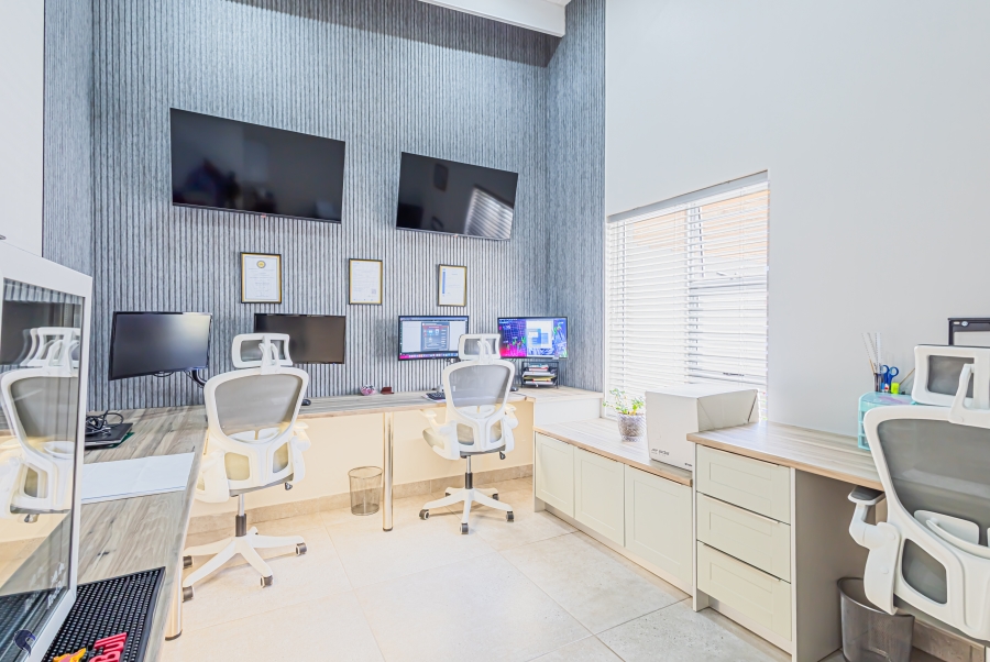 5 Bedroom Property for Sale in Myburgh Park Western Cape